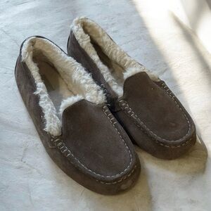 UGG Ansley Moccasin / Slipper Women’s Size 10 - GUC